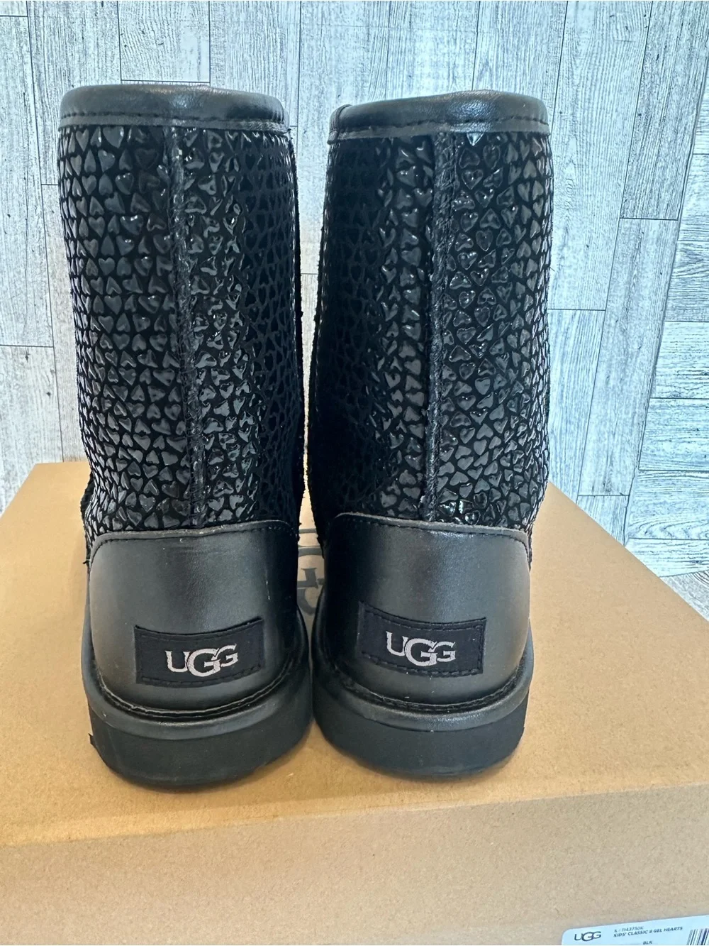 UGG Kids size4 Black Textured classic || gel hearts Winter Boots